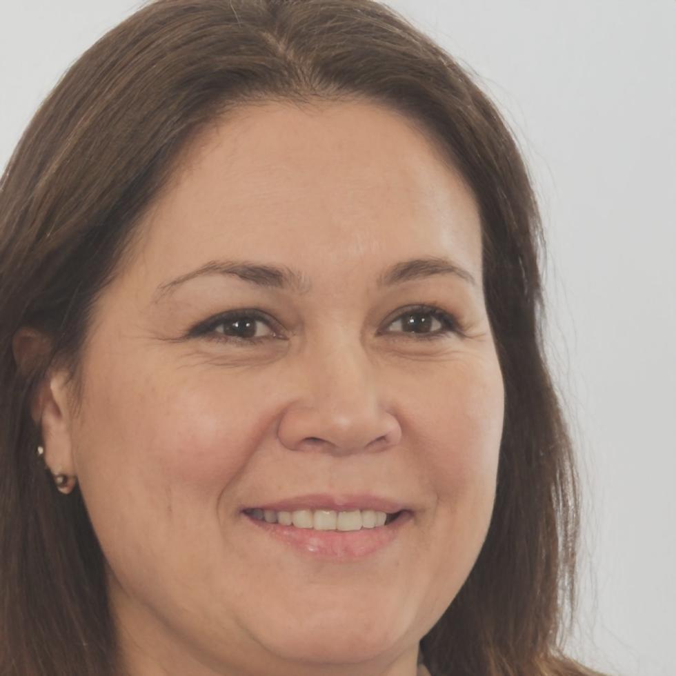 Sienna Thornhill course instructor